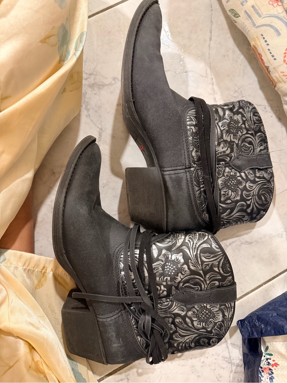 dingo Black Lace-Up Floral-Panel Ankle Boots